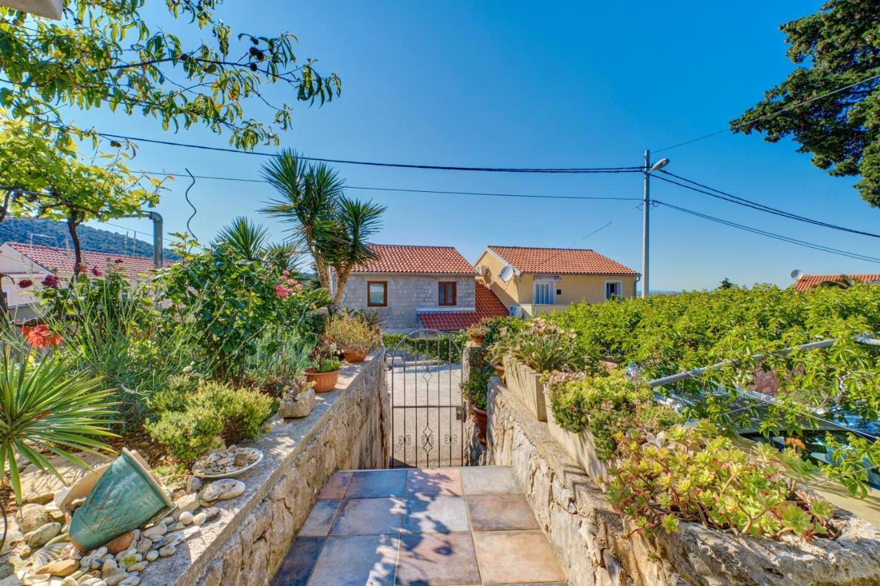 Apartment Neno - Terrace & Parking Veli Lošinj Exterior foto