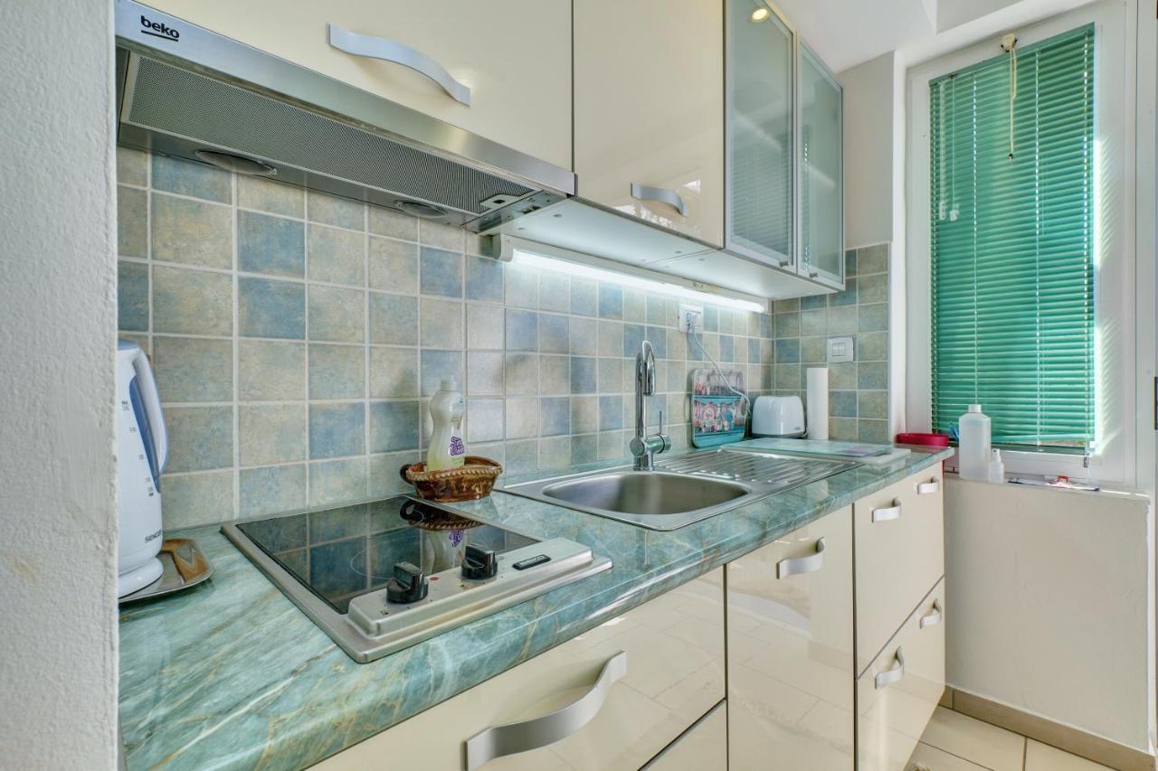 Apartment Neno - Terrace & Parking Veli Lošinj Exterior foto