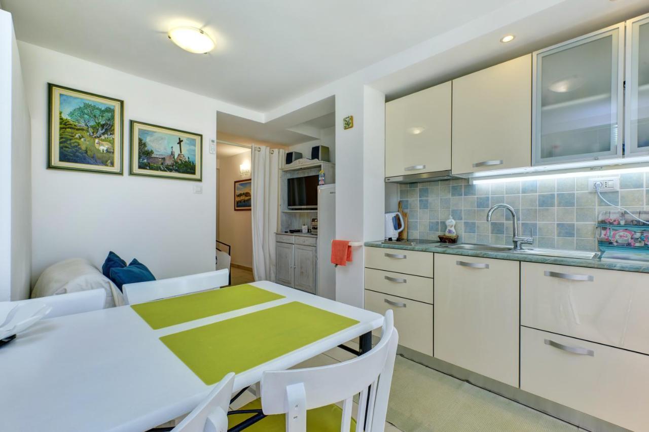 Apartment Neno - Terrace & Parking Veli Lošinj Exterior foto
