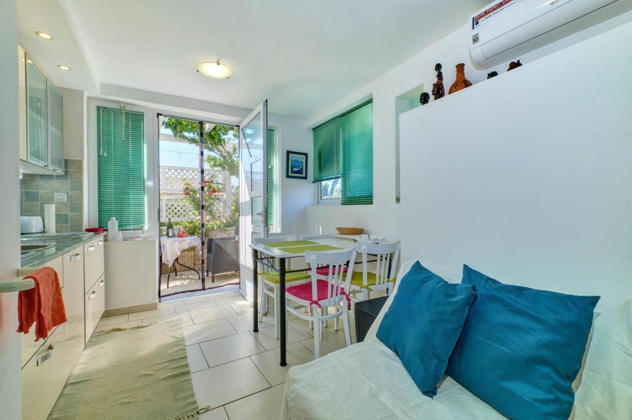 Apartment Neno - Terrace & Parking Veli Lošinj Exterior foto