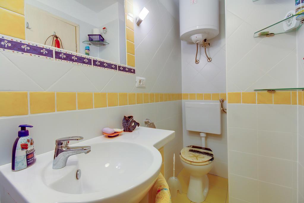 Apartment Neno - Terrace & Parking Veli Lošinj Exterior foto