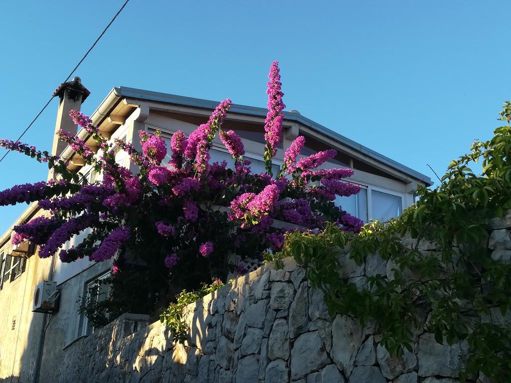 Apartment Neno - Terrace & Parking Veli Lošinj Exterior foto