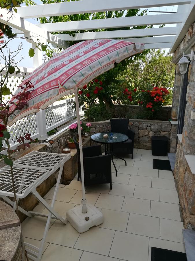Apartment Neno - Terrace & Parking Veli Lošinj Exterior foto