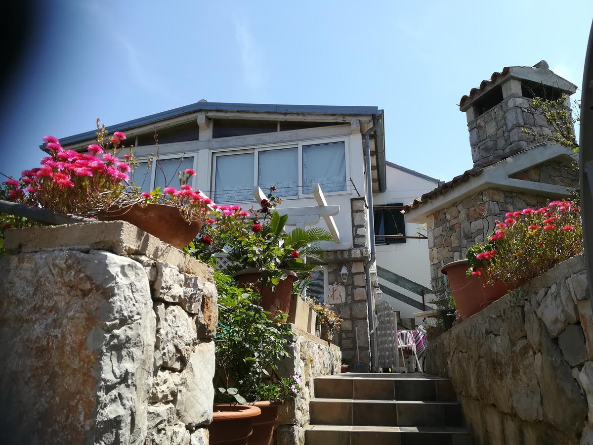 Apartment Neno - Terrace & Parking Veli Lošinj Exterior foto