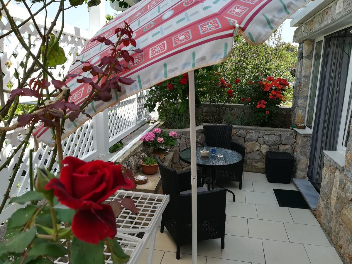 Apartment Neno - Terrace & Parking Veli Lošinj Exterior foto