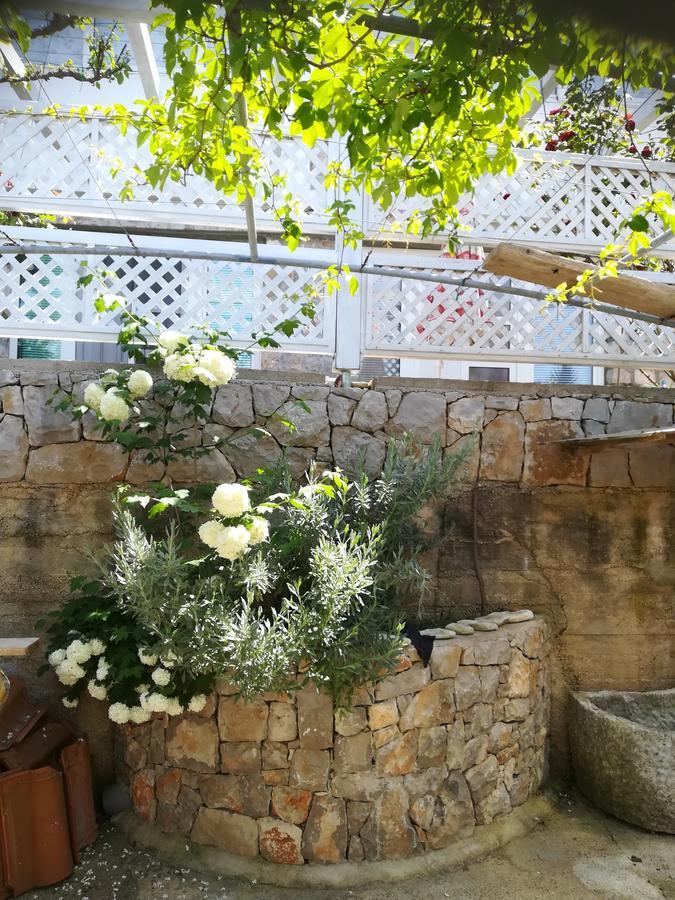 Apartment Neno - Terrace & Parking Veli Lošinj Exterior foto